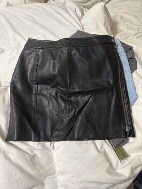 Leith Black Leather Side-Zip Mini Skirt